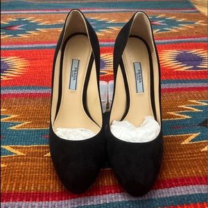 Prada / EUC Black Suede Block Heel Pumps 36.5